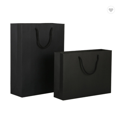 Un buen precio. ODM Bolsa de papel de laminación mate Embalaje Logotipo personalizado Bolsa de compras negra en línea
